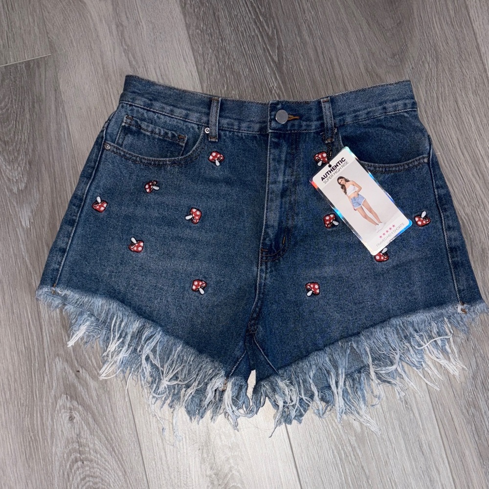 Simple Society Embroidered Mushroom Denim Frayed Hem Women Shorts size9/29